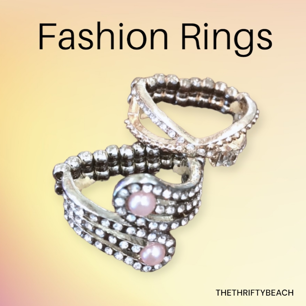 🍍Two Fashion Rings with Rhinestones